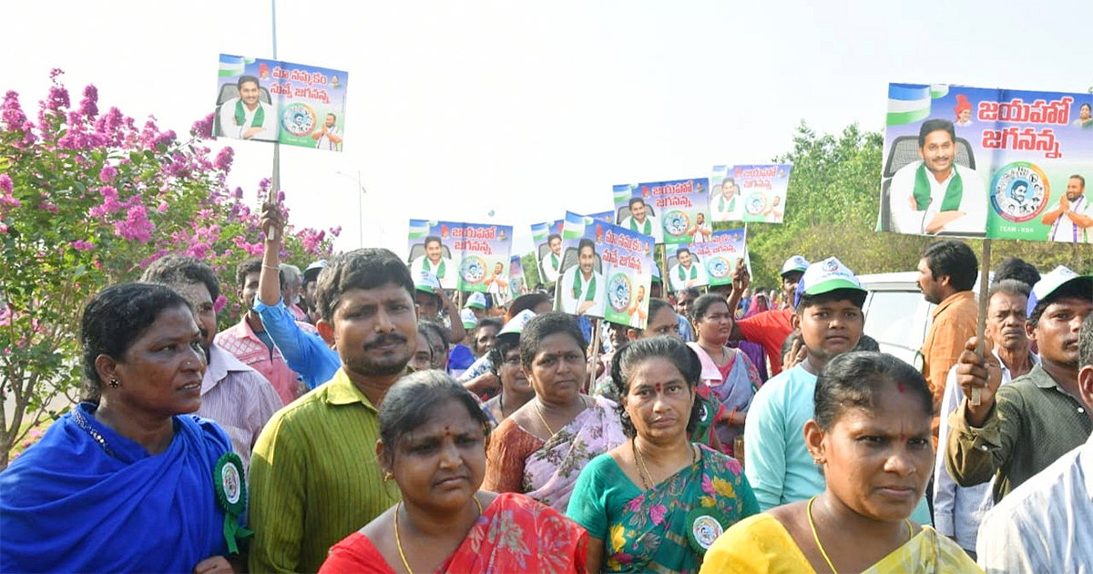 Huge Crowd At CM Jagan Amaravati Land Distribution Meeting Photos - Sakshi11