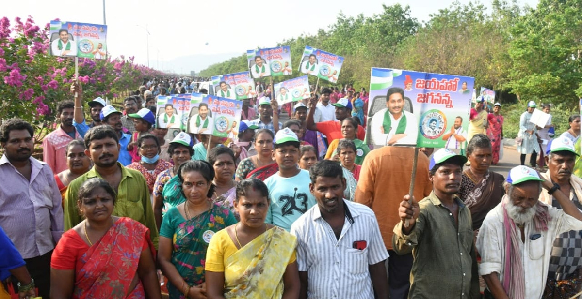 Huge Crowd At CM Jagan Amaravati Land Distribution Meeting Photos - Sakshi16