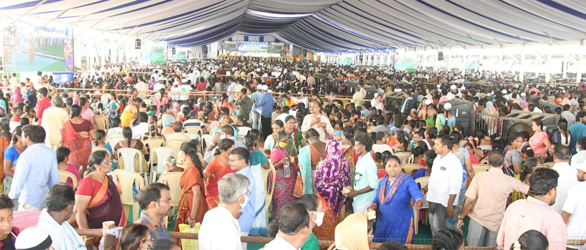 Huge Crowd At CM Jagan Amaravati Land Distribution Meeting Photos - Sakshi18