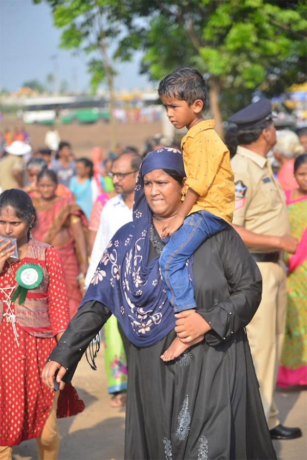 Huge Crowd At CM Jagan Amaravati Land Distribution Meeting Photos - Sakshi23