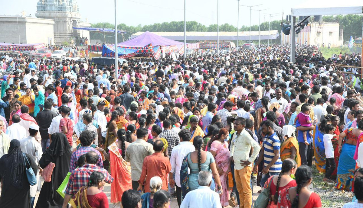 Huge Crowd At CM Jagan Amaravati Land Distribution Meeting Photos - Sakshi30