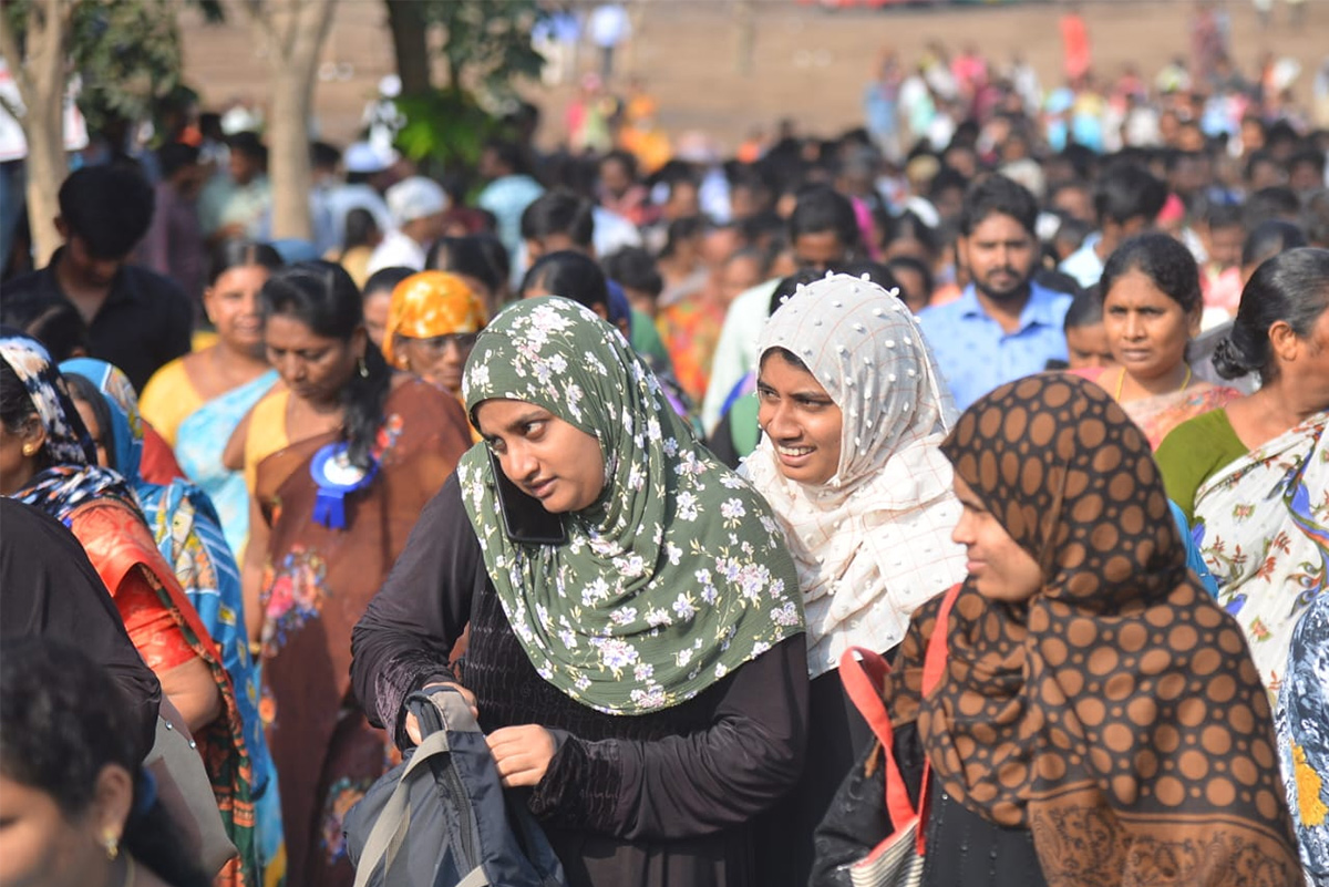 Huge Crowd At CM Jagan Amaravati Land Distribution Meeting Photos - Sakshi31