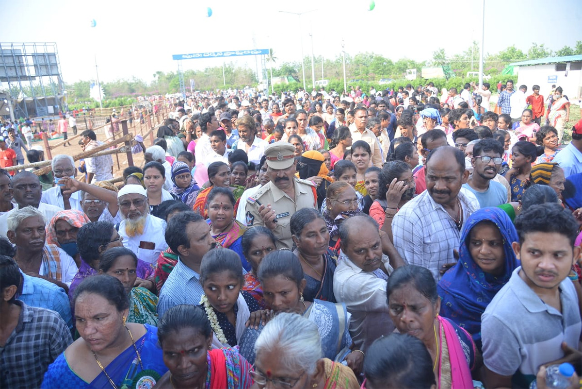 Huge Crowd At CM Jagan Amaravati Land Distribution Meeting Photos - Sakshi6