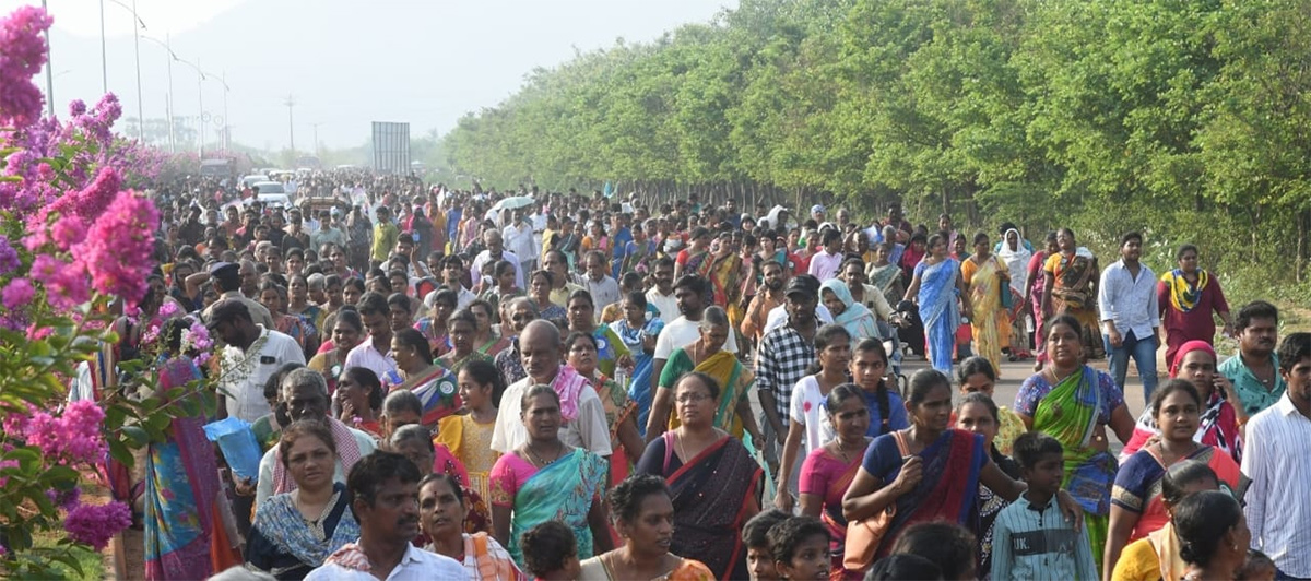 Huge Crowd At CM Jagan Amaravati Land Distribution Meeting Photos - Sakshi8