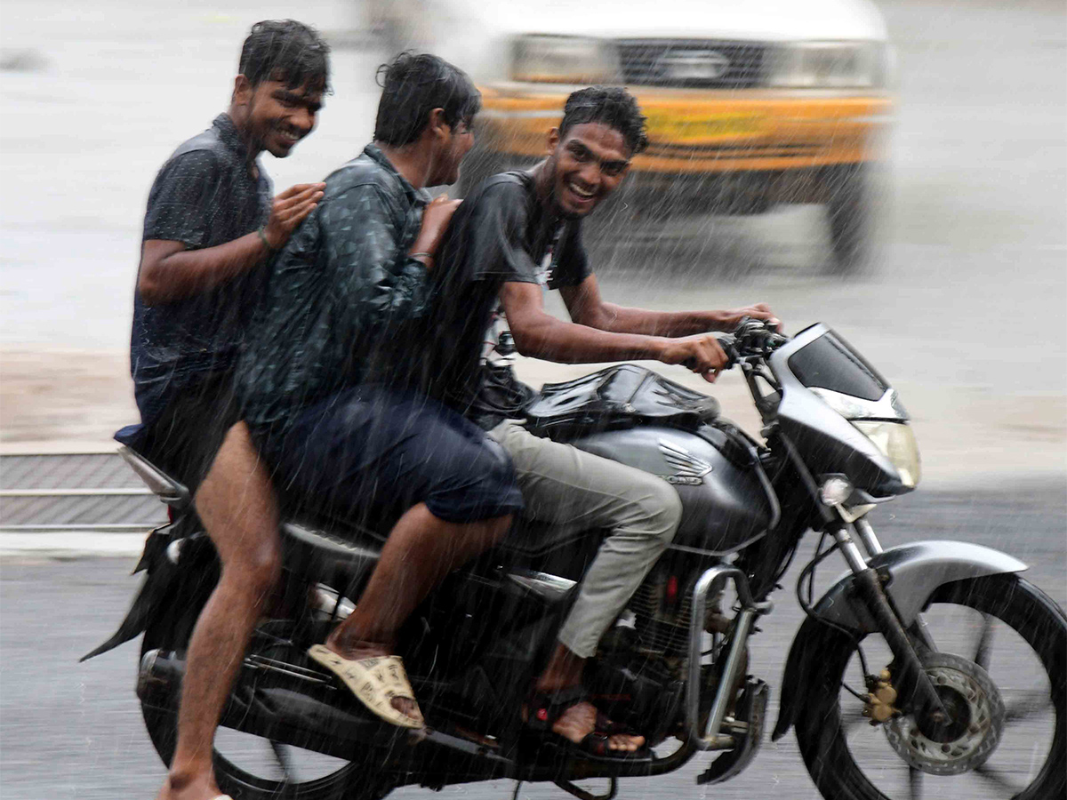 heavy rains in tirumala - Sakshi15