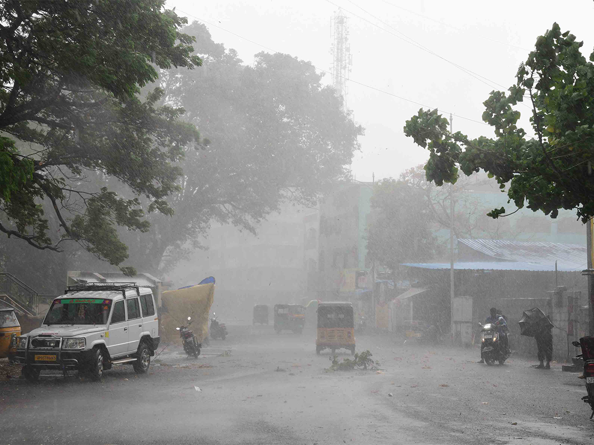 heavy rain in tirumala - Sakshi2