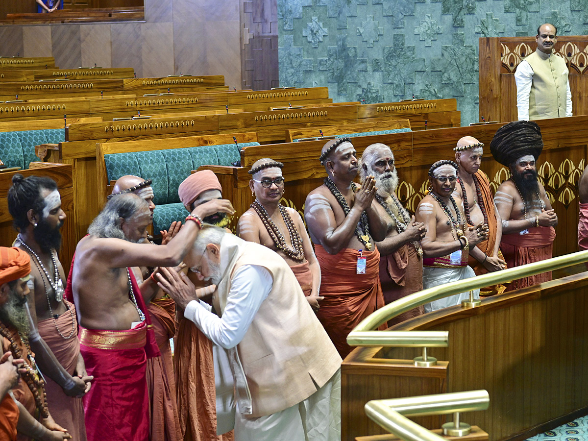 PM Modi inaugurates new Parliament building Photos - Sakshi21