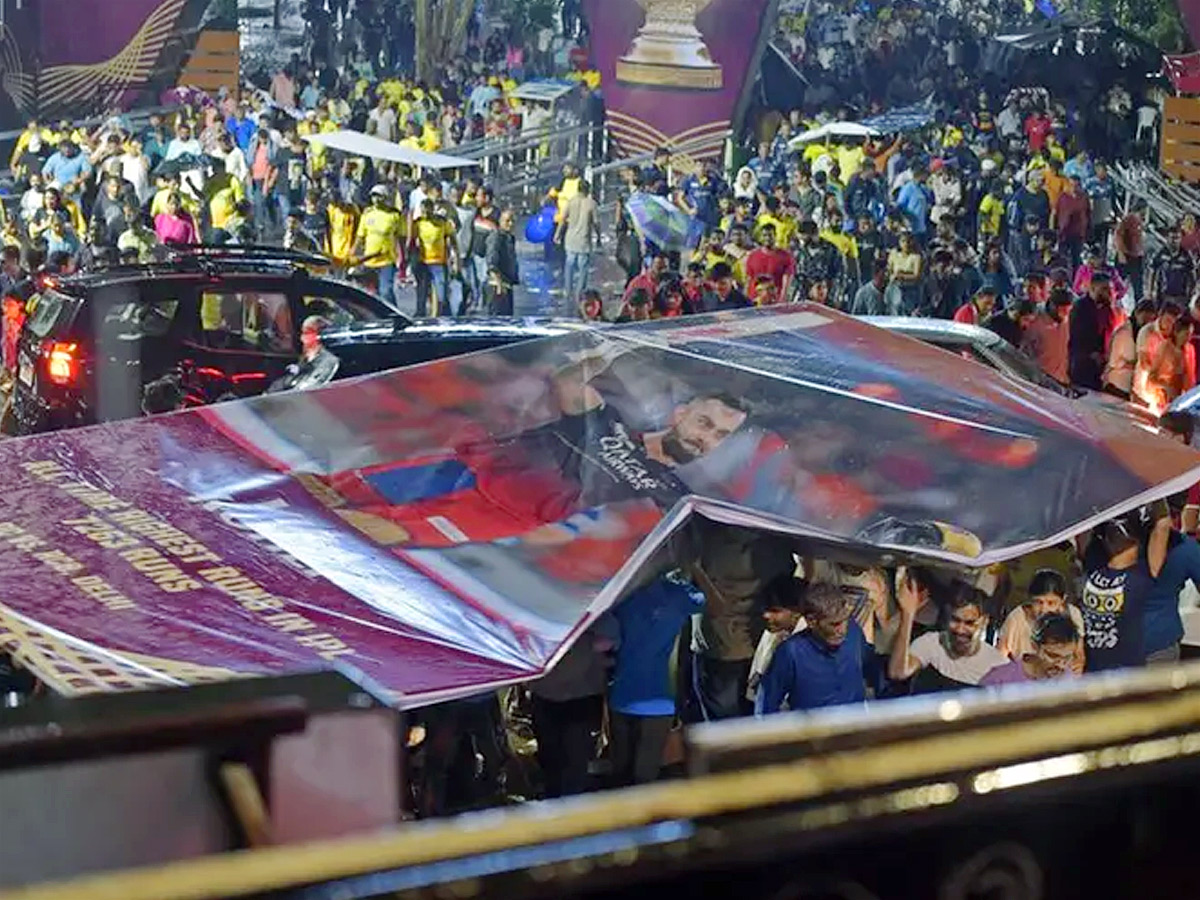 IPL Final Match Fans Disappointed Due to Heavy Rain Photos - Sakshi1