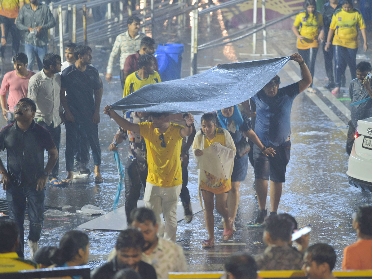 IPL Final Match Fans Disappointed Due to Heavy Rain Photos - Sakshi12