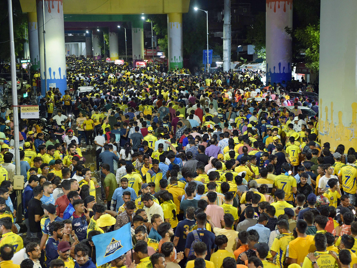 IPL Final Match Fans Disappointed Due to Heavy Rain Photos - Sakshi6