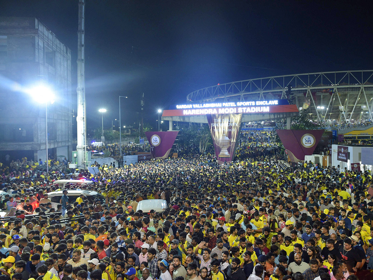 IPL Final Match Fans Disappointed Due to Heavy Rain Photos - Sakshi7