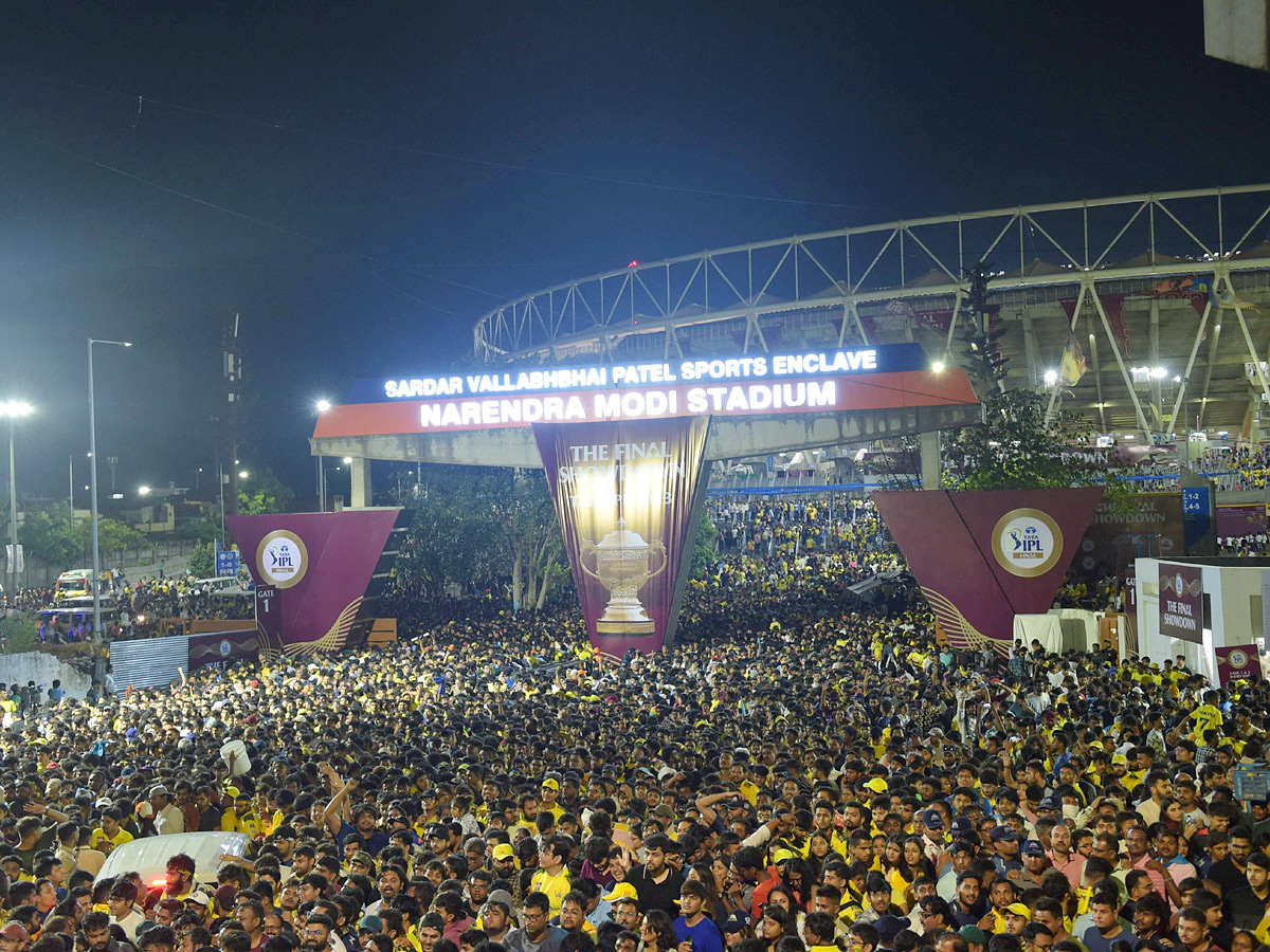 IPL Final Match Fans Disappointed Due to Heavy Rain Photos - Sakshi8