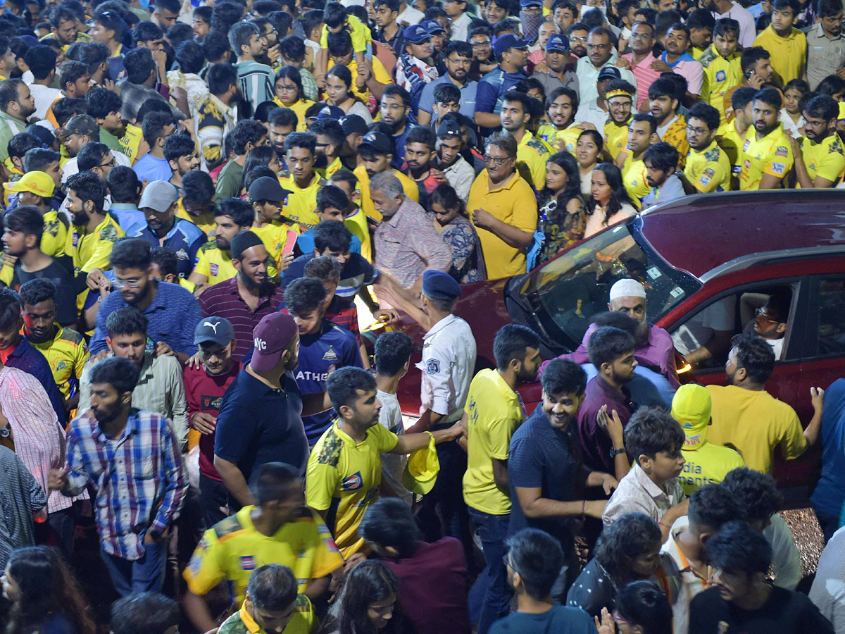 IPL Final Match Fans Disappointed Due to Heavy Rain Photos - Sakshi9