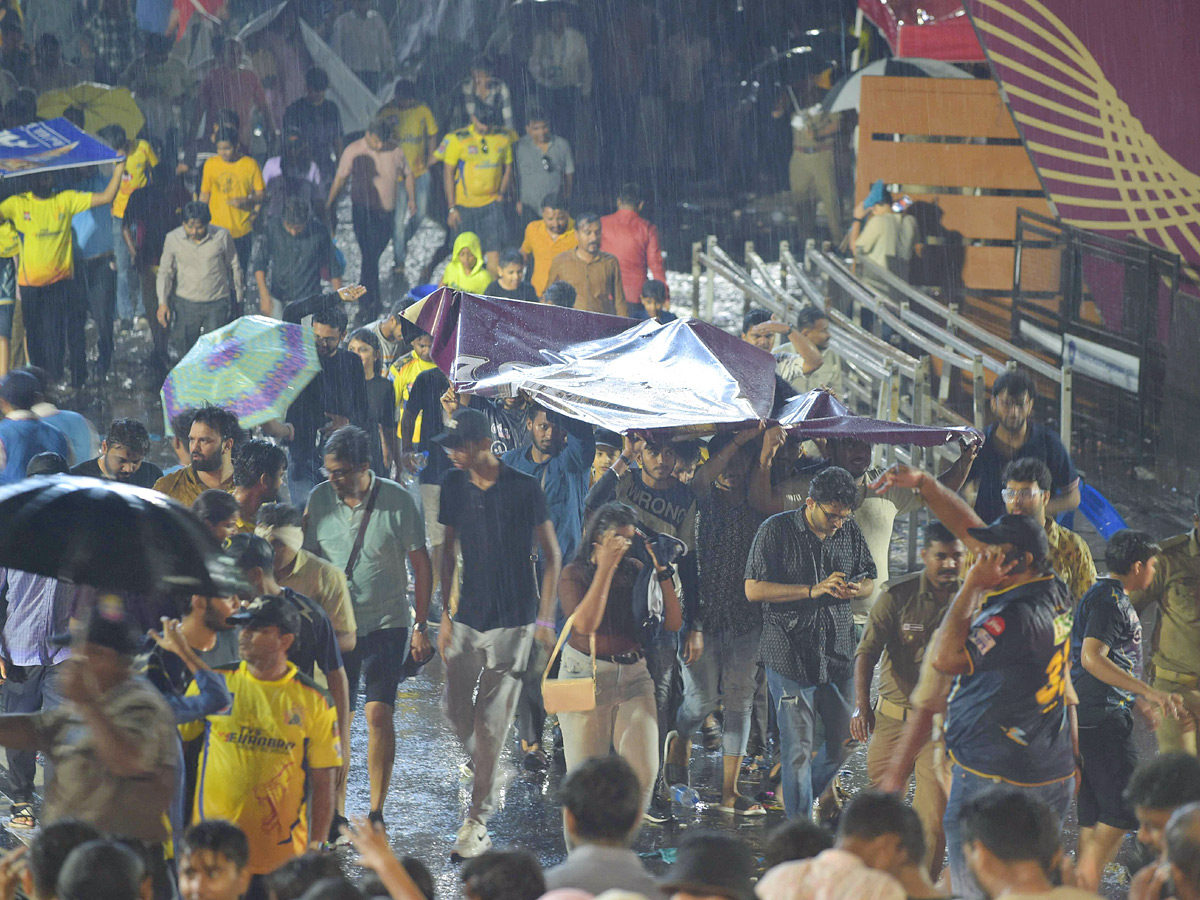 IPL Final Match Fans Disappointed Due to Heavy Rain Photos - Sakshi11