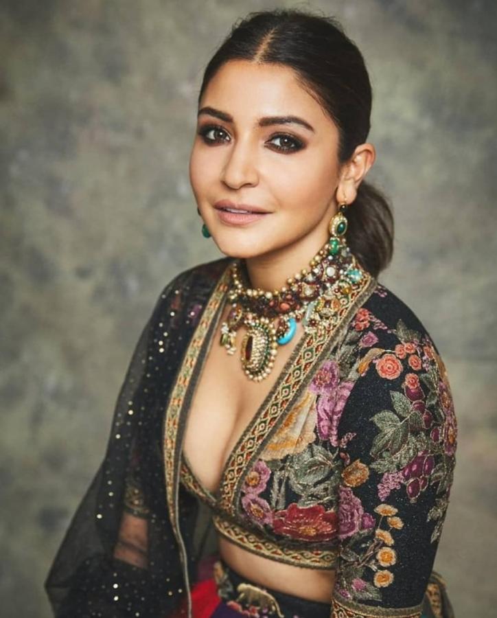 Indian Actress Anushka Sharma HD Photo Gallery - Sakshi11