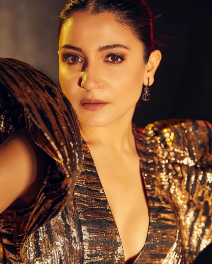 Indian Actress Anushka Sharma HD Photo Gallery - Sakshi12