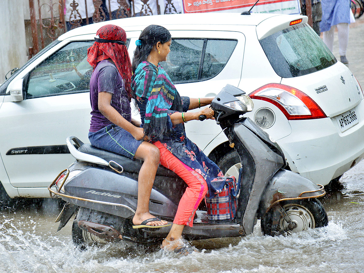 Heavy Rains in Vijayawada - Sakshi1