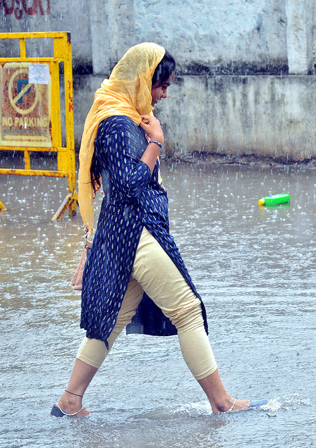 Heavy Rains in Vijayawada - Sakshi10