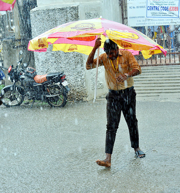 Heavy Rains in Vijayawada - Sakshi12