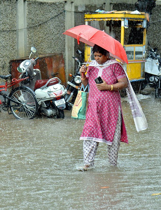 Heavy Rains in Vijayawada - Sakshi15