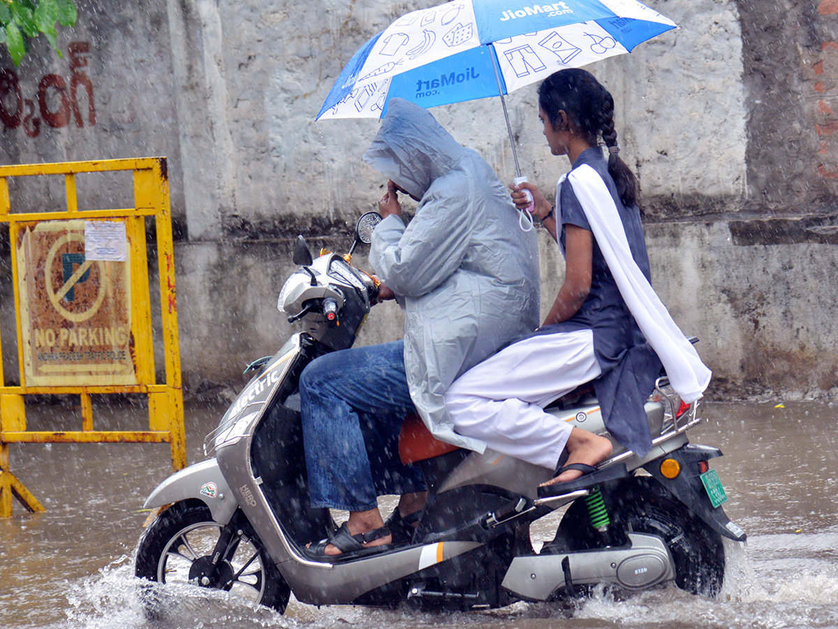 Heavy Rains in Vijayawada - Sakshi2