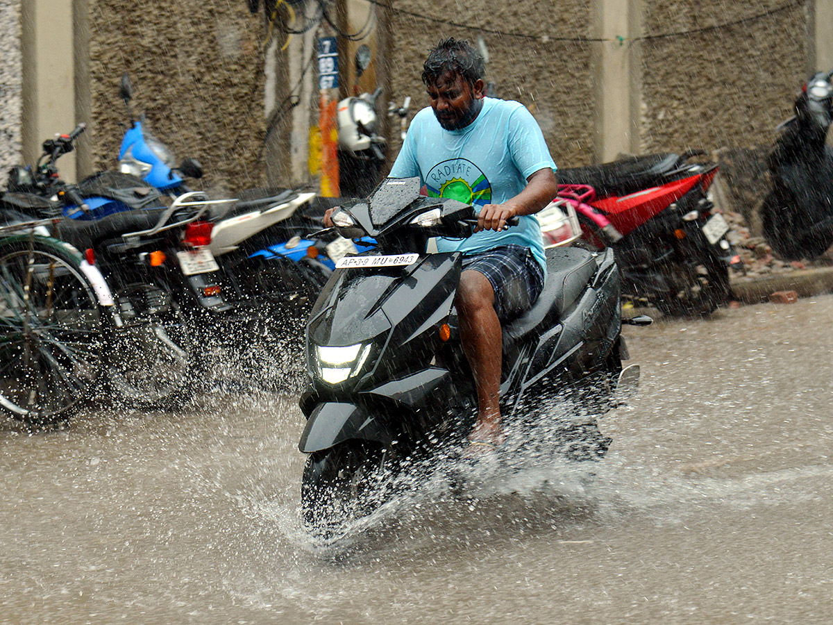 Heavy Rains in Vijayawada - Sakshi8