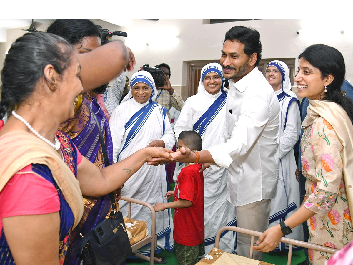 CM YS Jagan YS Bharati At vijayawada Nirmal Hriday Bhavan Photos - Sakshi27