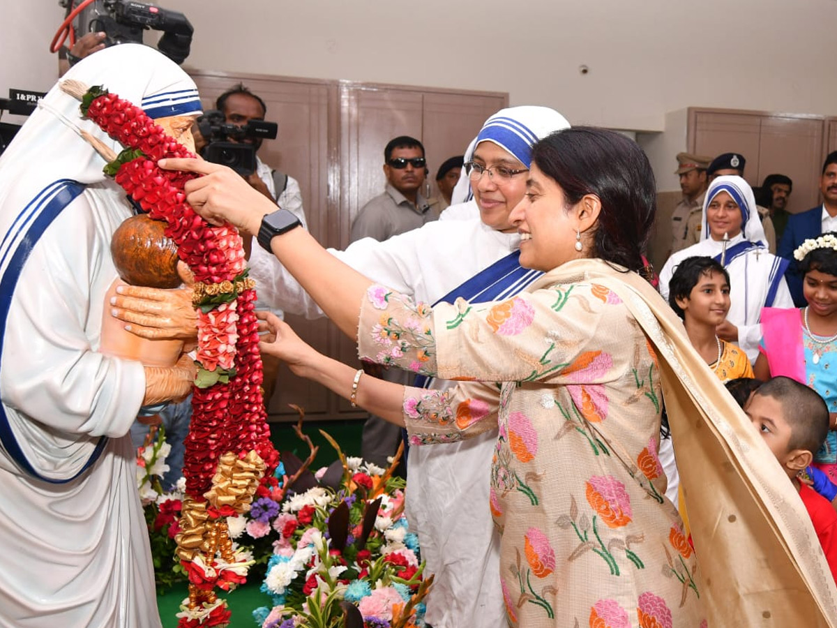 CM YS Jagan YS Bharati At vijayawada Nirmal Hriday Bhavan Photos - Sakshi29