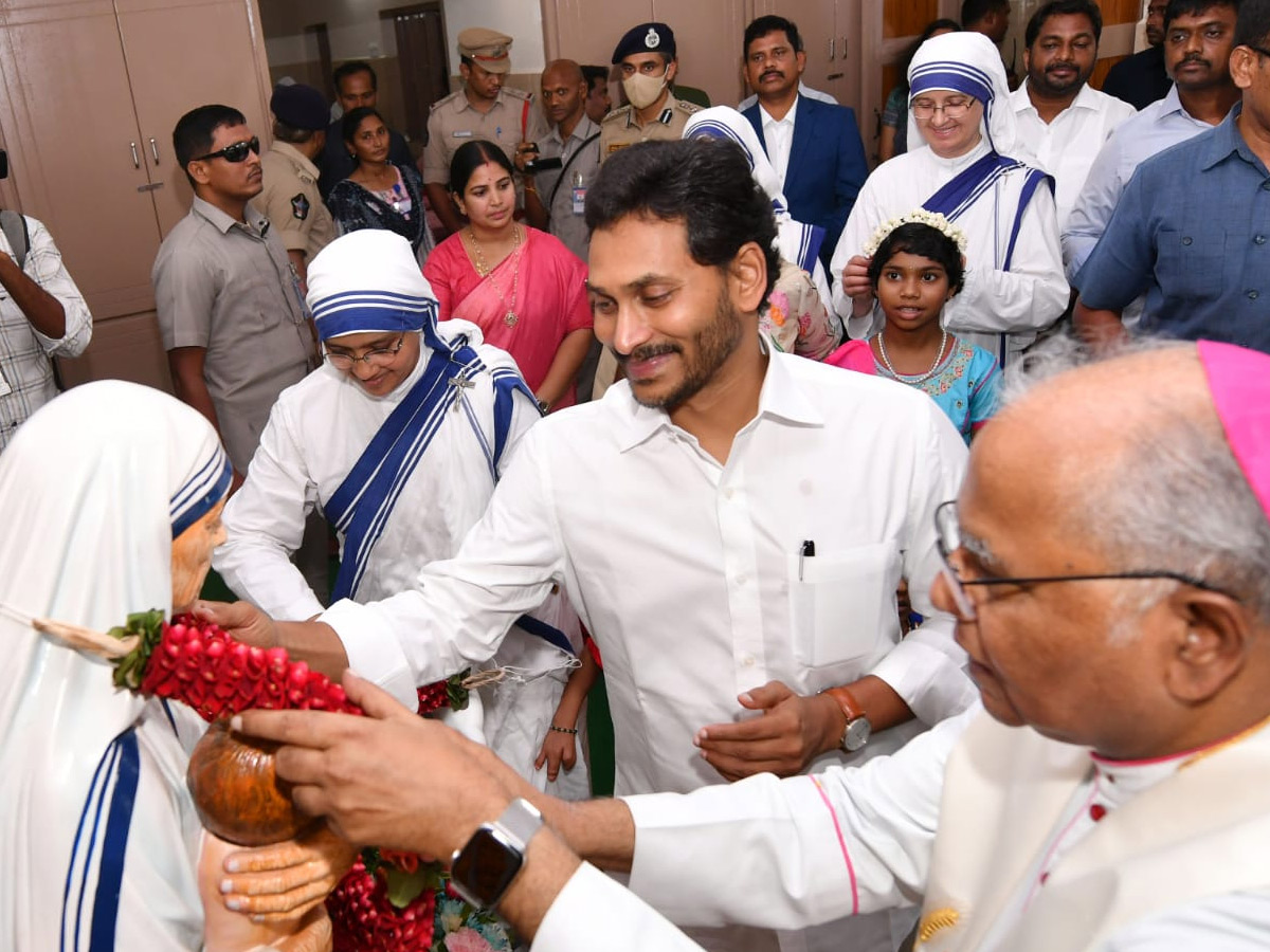 CM YS Jagan YS Bharati At vijayawada Nirmal Hriday Bhavan Photos - Sakshi30