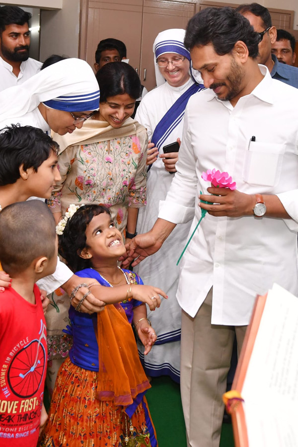 CM YS Jagan YS Bharati At vijayawada Nirmal Hriday Bhavan Photos - Sakshi31