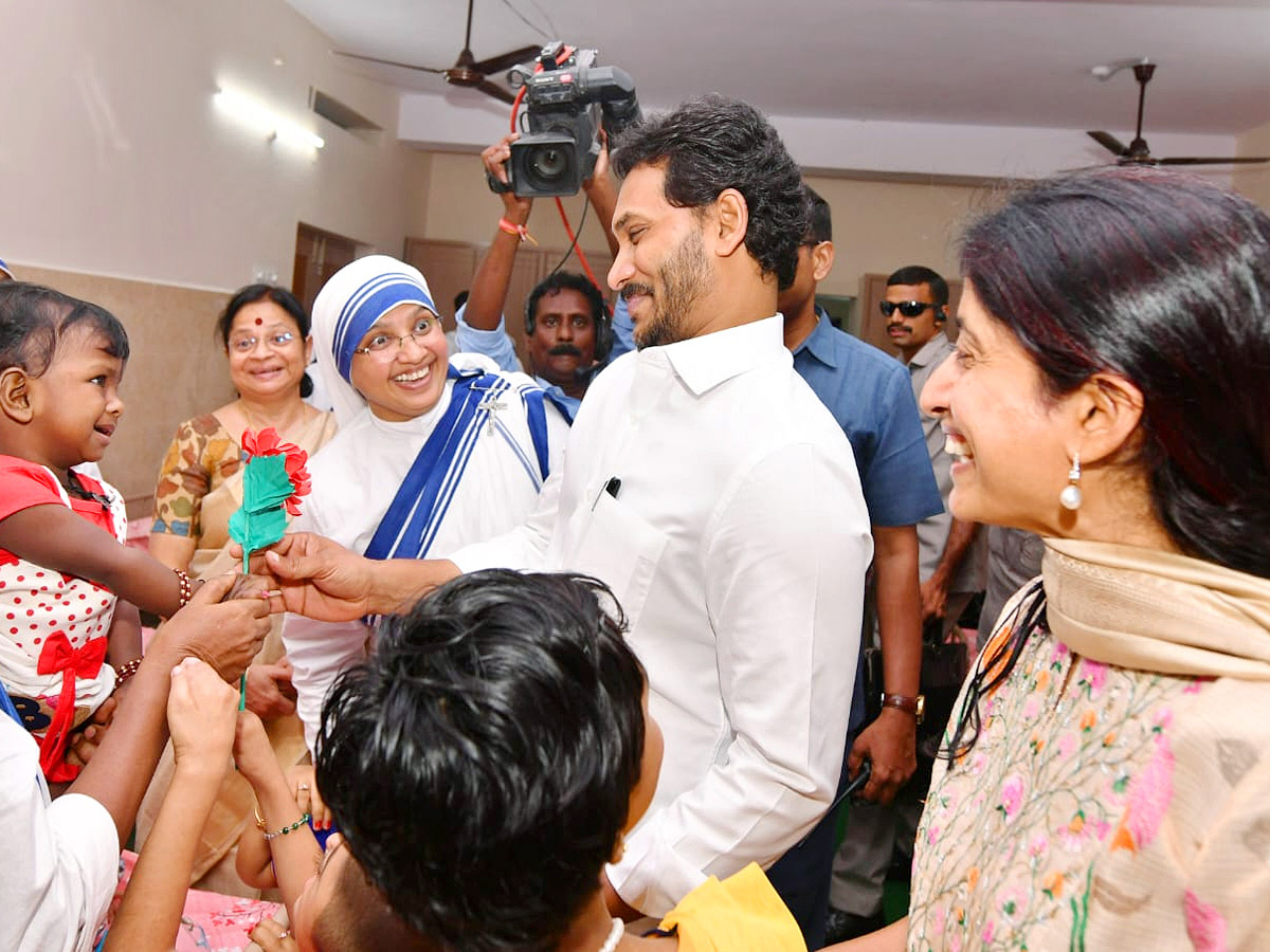 CM YS Jagan YS Bharati At vijayawada Nirmal Hriday Bhavan Photos - Sakshi11