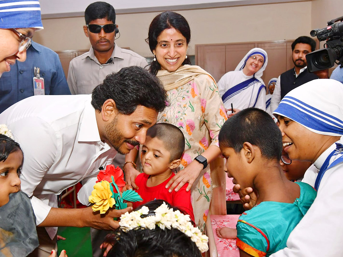 CM YS Jagan YS Bharati At vijayawada Nirmal Hriday Bhavan Photos - Sakshi15