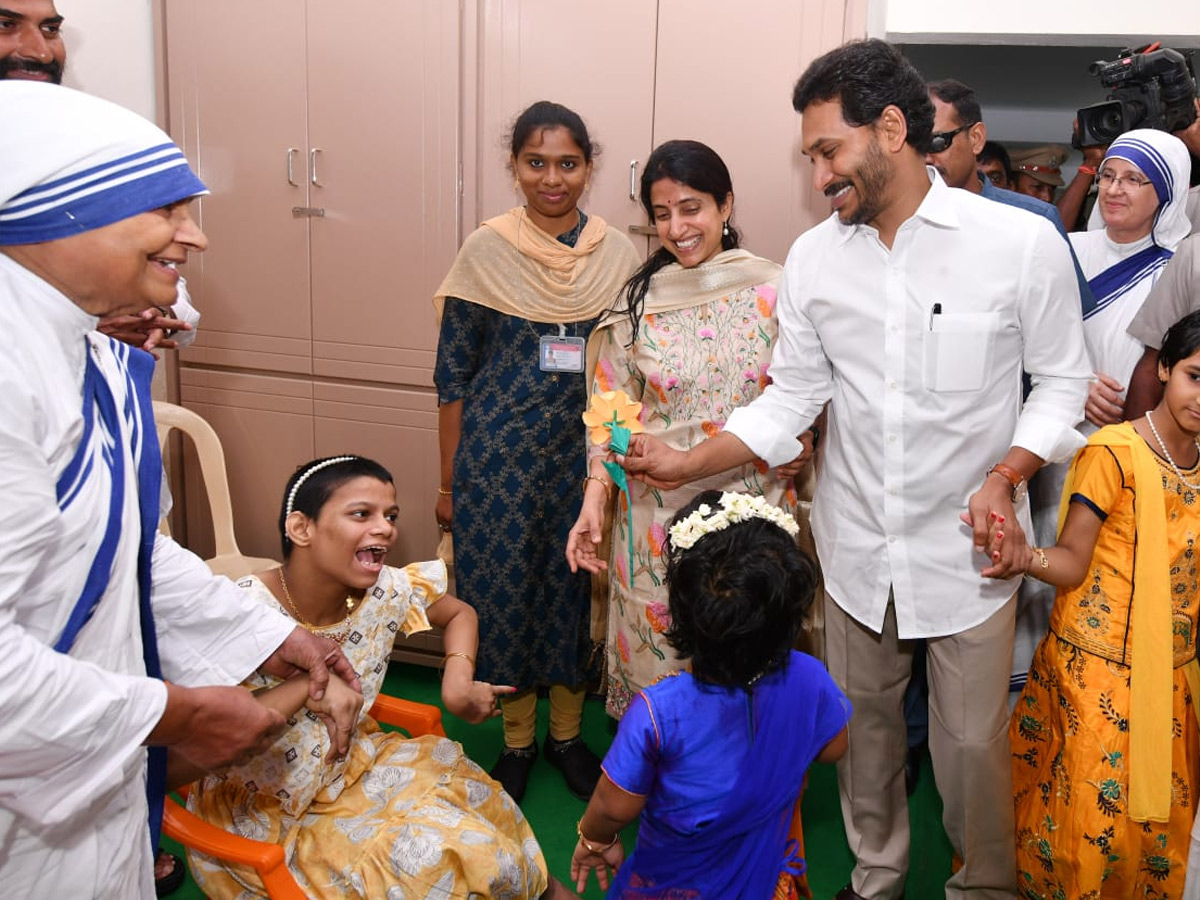 CM YS Jagan YS Bharati At vijayawada Nirmal Hriday Bhavan Photos - Sakshi24