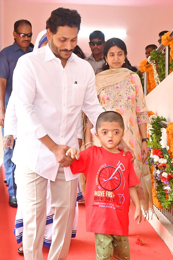 CM YS Jagan YS Bharati At vijayawada Nirmal Hriday Bhavan Photos - Sakshi4