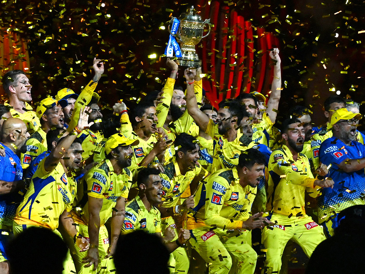 Chennai SUper Kings win 5th title in thriller Photos - Sakshi2