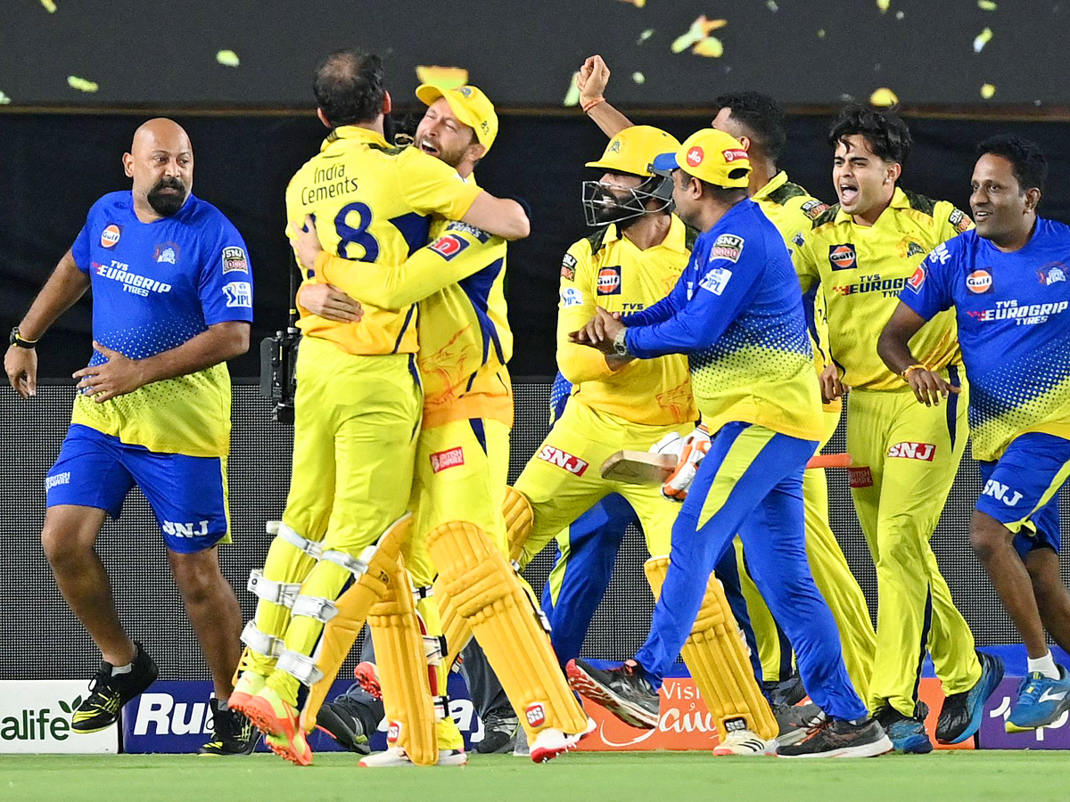 Chennai SUper Kings win 5th title in thriller Photos - Sakshi11