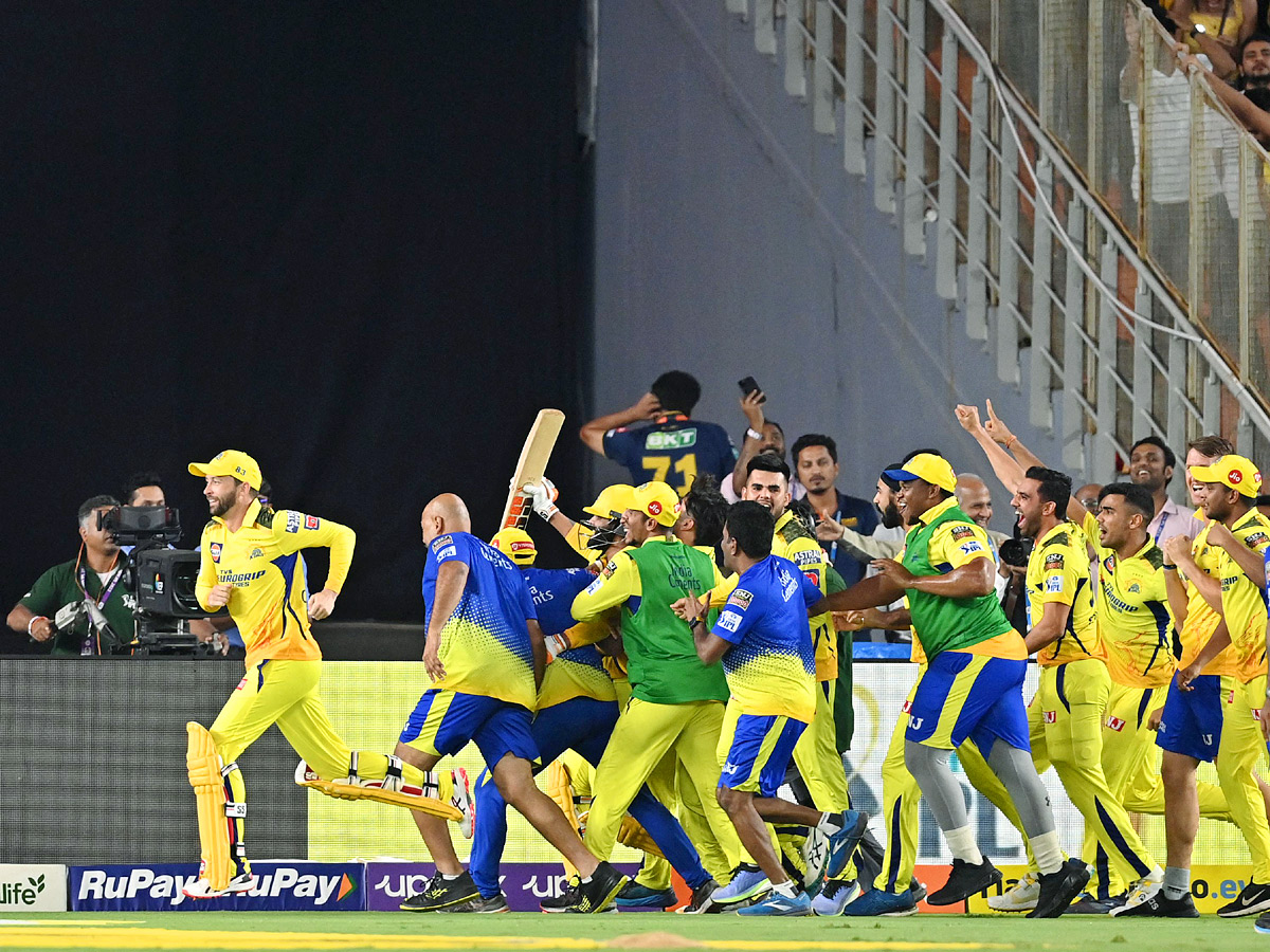 Chennai SUper Kings win 5th title in thriller Photos - Sakshi12