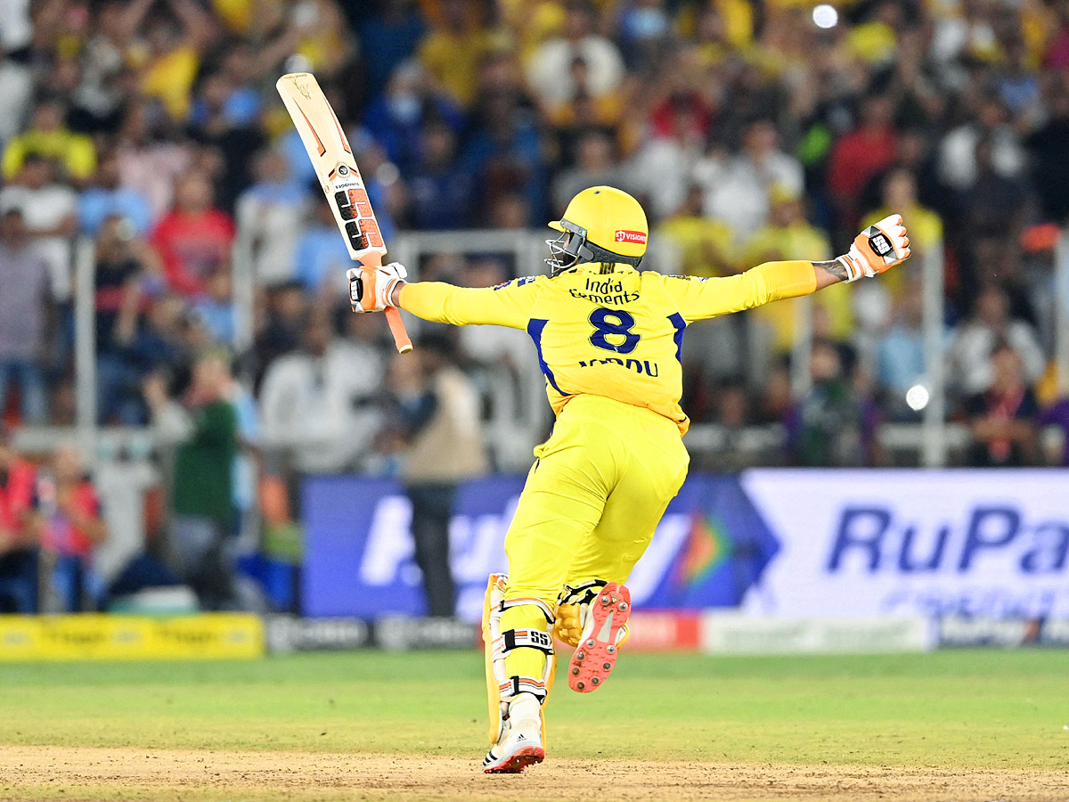 Chennai SUper Kings win 5th title in thriller Photos - Sakshi13