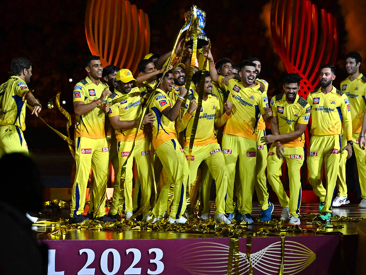 Chennai SUper Kings win 5th title in thriller Photos - Sakshi3