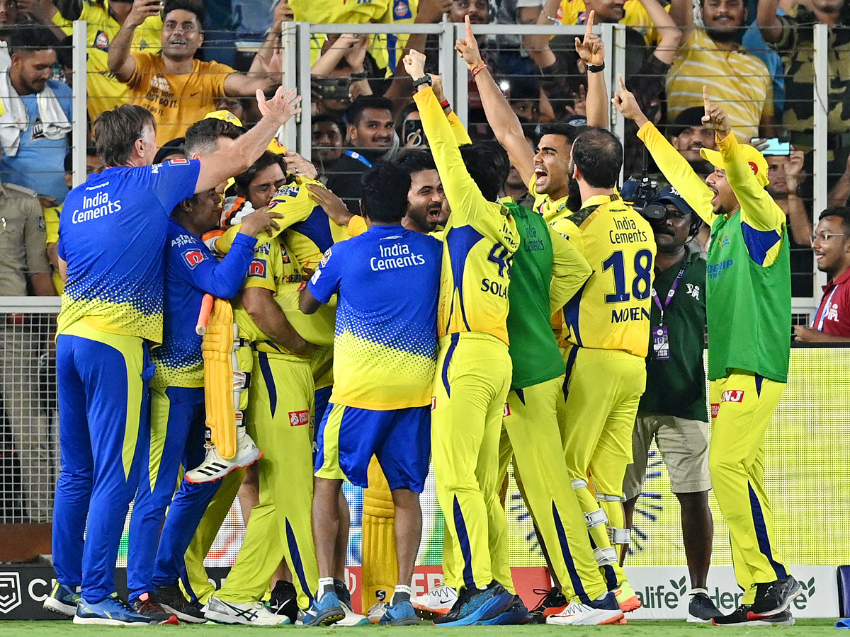 Chennai SUper Kings win 5th title in thriller Photos - Sakshi7