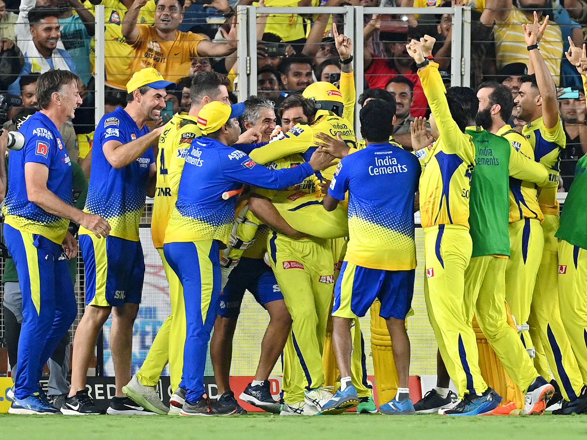 Chennai SUper Kings win 5th title in thriller Photos - Sakshi9