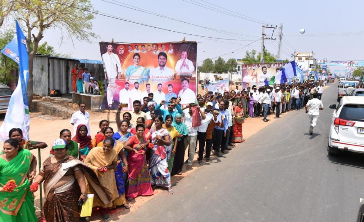 CM YS Jagan Disburse Jagananna Vasathi Deevena Funds Anantapur Photo Gallery - Sakshi7