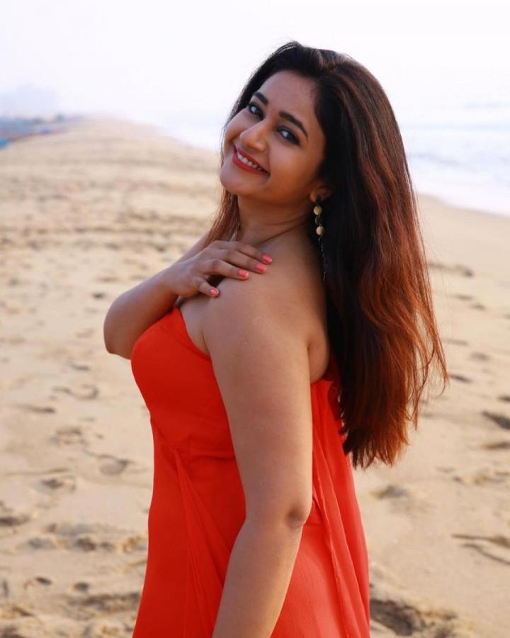 Poonam Bajwa Latest Photos - Sakshi20