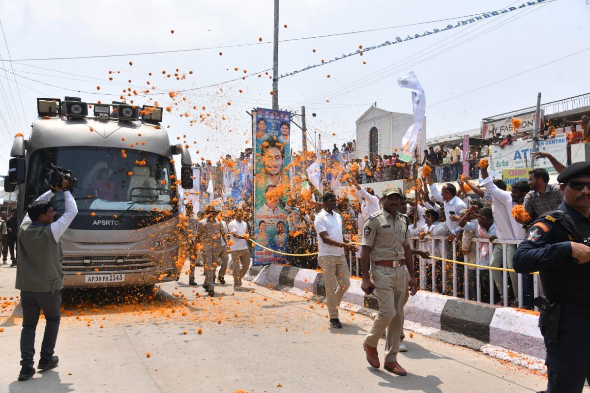 CM YS Jagan Disburse Jagananna Vasathi Deevena Funds Anantapur Photo Gallery - Sakshi14