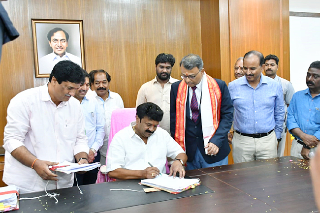 Telangana Ministers received chambers in the new Secretariat Photos - Sakshi13