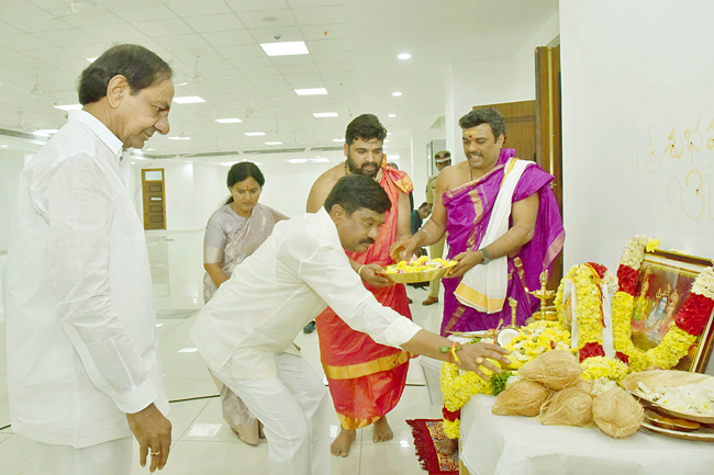 CM KCR Inaugurates New Telangana Secretariat Building Photos - Sakshi15