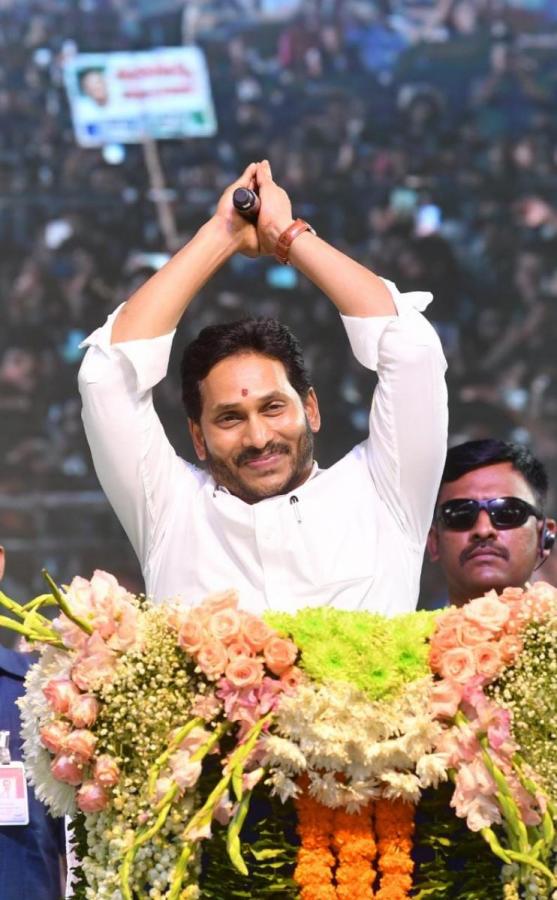 CM YS Jagan Disburse Jagananna Vasathi Deevena Funds Anantapur Photo Gallery - Sakshi20