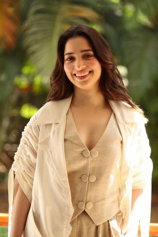 Indian Actress Tamannaah Bhatia HD Photo Gallery - Sakshi19