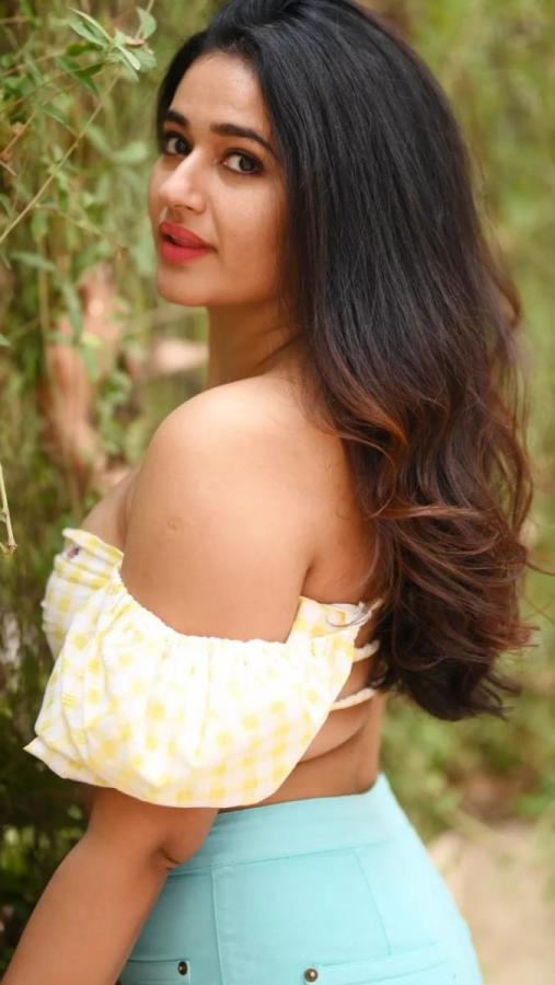 Poonam Bajwa Latest Photos - Sakshi7