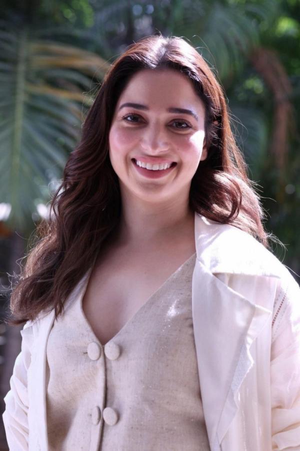 Indian Actress Tamannaah Bhatia HD Photo Gallery - Sakshi20